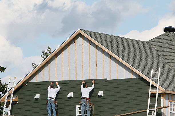 Professional Emergency Siding Repair technician working in Paris, VA